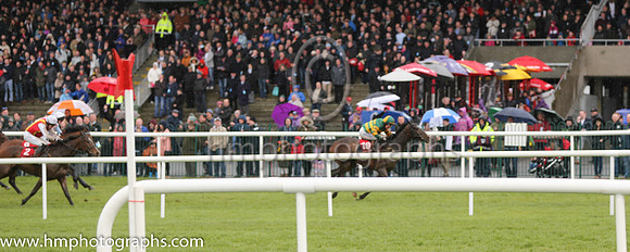 01st Josies Orders ( 10 , orange and green hoops ) and N. Carberry - Trainer : E. Bolger - Owner : John P. McManus