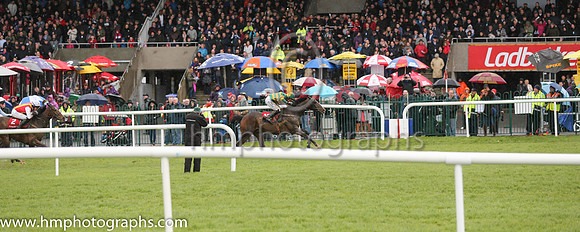 01st Josies Orders ( 10 , orange and green hoops ) and N. Carberry - Trainer : E. Bolger - Owner : John P. McManus