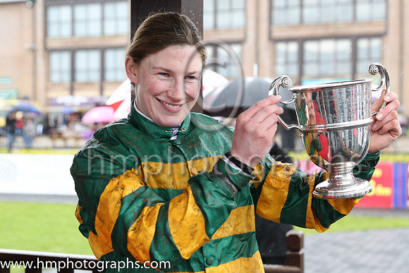 01st Josies Orders ( 10 , orange and green hoops ) and N. Carberry - Trainer : E. Bolger - Owner : John P. McManus