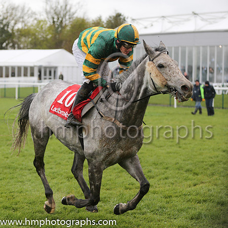 15th PU Groody Hill ( 10 , orange and green hoops ) and J.S. McGarvey (3) - Trainer : C.Roche - Owner : John P. McManus