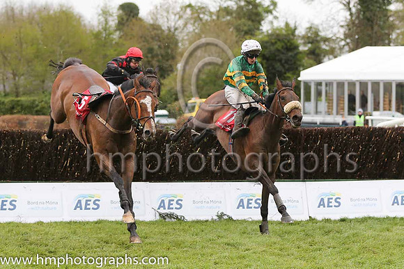 01st Gallant Oscar ( 11 , orange and green hoops ) and M.P. Walsh - Trainer : A.J.Martin - Owner : John P. McManus