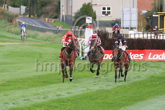 01st Mighty Potter (6 , red, white diamond ) Jockey: J W Kennedy , Trainer: Gordon Elliott