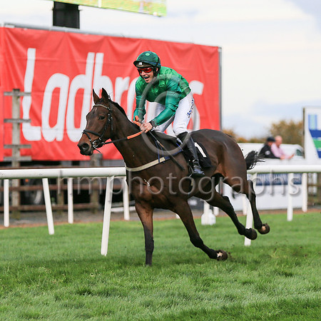 01st Carnfunnock (1 , emerald green and dark green sleeves ) Jockey: Mr B G Crawford(7) , Trainer: S R B Crawford