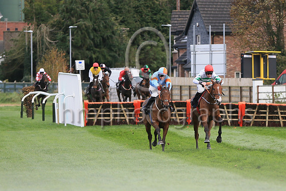 01st American Mike (1 , green and white stripes ) Jockey: J W Kennedy , Trainer: Gordon Elliott