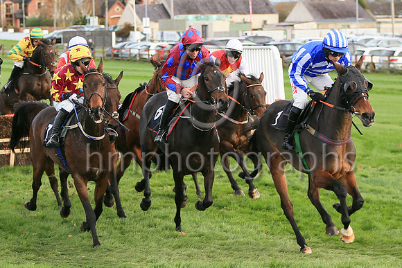 01st Jungle Prose (6 , maroon and royal blue diamonds ) Jockey: D N Russell , Trainer: Gordon Elliott