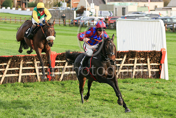 01st Jungle Prose (6 , maroon and royal blue diamonds ) Jockey: D N Russell , Trainer: Gordon Elliott