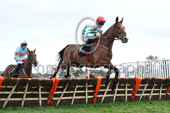 01st American Mike (1 , green and white stripes ) Jockey: J W Kennedy , Trainer: Gordon Elliott