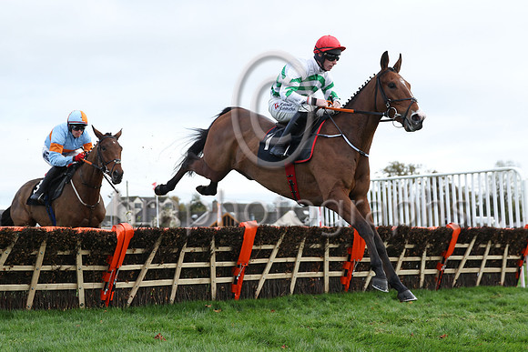 01st American Mike (1 , green and white stripes ) Jockey: J W Kennedy , Trainer: Gordon Elliott