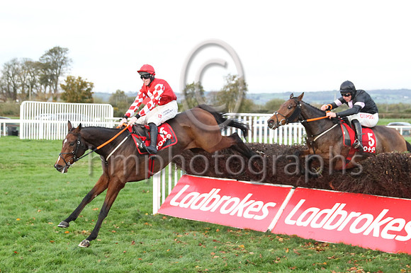 01st Mighty Potter (6 , red, white diamond ) Jockey: J W Kennedy , Trainer: Gordon Elliott