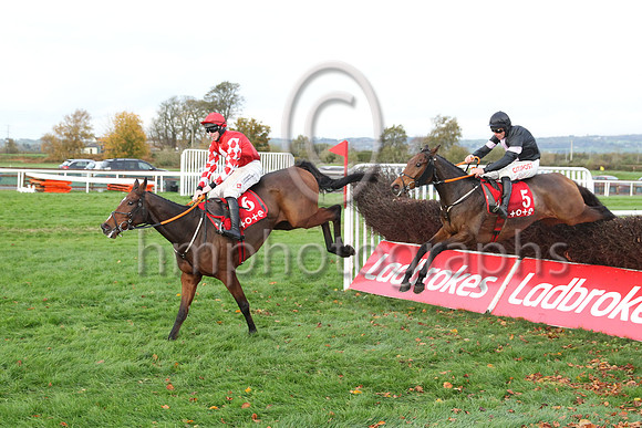 01st Mighty Potter (6 , red, white diamond ) Jockey: J W Kennedy , Trainer: Gordon Elliott