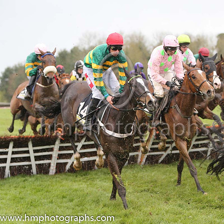 07th Full Shift (FR) ( 14 , orange and green hoops ) and P. Carberry - Trainer : Nicky Henderson (in GB) - Owner : John P. McManus