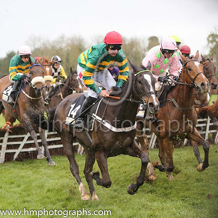 07th Full Shift (FR) ( 14 , orange and green hoops ) and P. Carberry - Trainer : Nicky Henderson (in GB) - Owner : John P. McManus