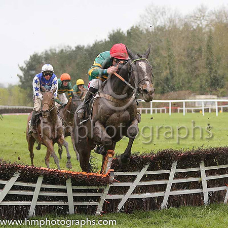 07th Full Shift (FR) ( 14 , orange and green hoops ) and P. Carberry - Trainer : Nicky Henderson (in GB) - Owner : John P. McManus