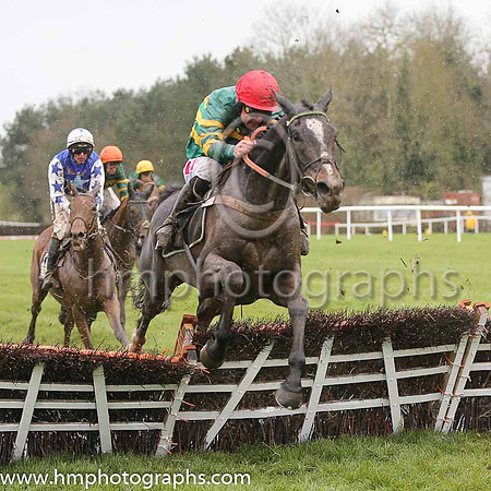07th Full Shift (FR) ( 14 , orange and green hoops ) and P. Carberry - Trainer : Nicky Henderson (in GB) - Owner : John P. McManus