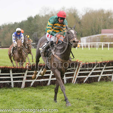 07th Full Shift (FR) ( 14 , orange and green hoops ) and P. Carberry - Trainer : Nicky Henderson (in GB) - Owner : John P. McManus