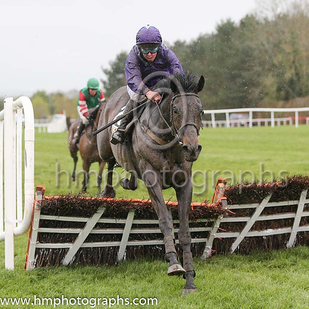 21st Ranjaan (FR) ( 25 , purple ) and A.E. Lynch - Trainer : S.Wilson - Owner : UTR Racing Syndicate