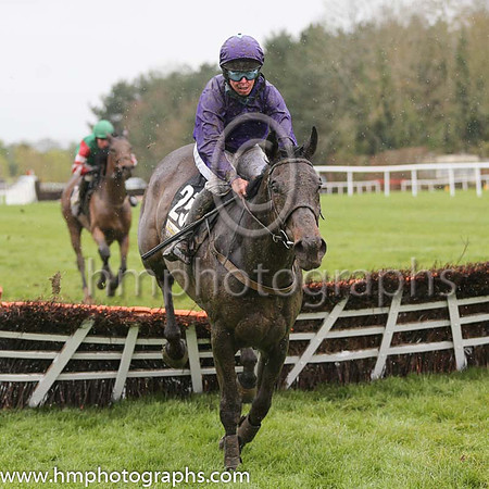 21st Ranjaan (FR) ( 25 , purple ) and A.E. Lynch - Trainer : S.Wilson - Owner : UTR Racing Syndicate