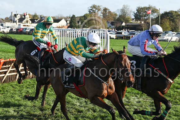 01st Invictus Machin (6 , green and orange hoops, yellow and green cap ) Jockey: K M Donoghue , Trainer: Gavin Patrick Cromwell