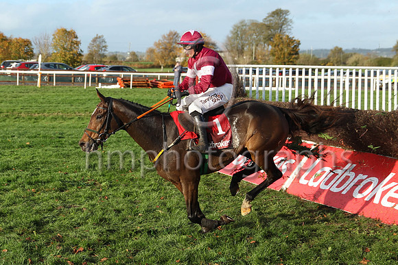 05th Beacon Edge (1 , maroon, white star, maroon cap white star ) Jockey: B J Cooper , Trainer: Noel Meade