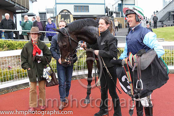 01st New World (GB) ( 13 , blue, light blue sleeves ) and R.M. Power - Trainer : Keith Henry Clarke - Owner : Mrs S.N.J. Embiricos