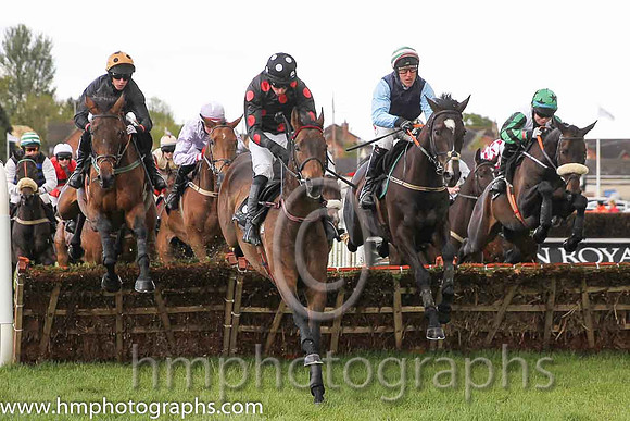 01st New World (GB) ( 13 , blue, light blue sleeves ) and R.M. Power - Trainer : Keith Henry Clarke - Owner : Mrs S.N.J. Embiricos