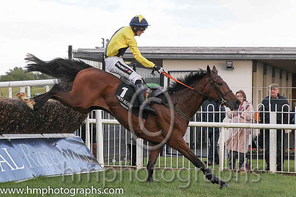 01st Ballychorus ( 1 , yellow, blue sash ) and D.E. Mullins - Trainer : Ms Margaret Mullins - Owner : Barry Connell