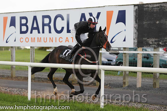 14th Seb's Choice ( 17 , red and white stripes ) and D.J. Benson (5) - Trainer : Sabrina J. Harty - Owner : Mrs Anne Magee