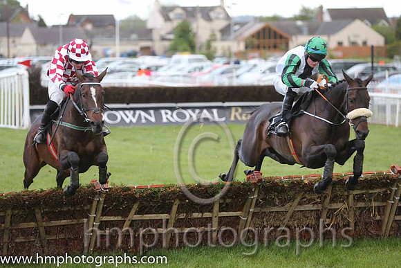 04th Scorpion Star ( 16 , red and white check ) and R.C. Colgan - Trainer : Andrew Lynch - Owner : Aidan M. Murray
