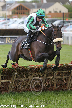 04th Scorpion Star ( 16 , red and white check ) and R.C. Colgan - Trainer : Andrew Lynch - Owner : Aidan M. Murray