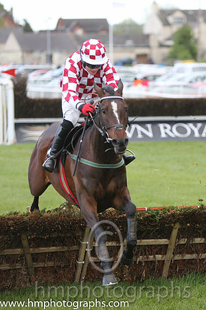 04th Scorpion Star ( 16 , red and white check ) and R.C. Colgan - Trainer : Andrew Lynch - Owner : Aidan M. Murray