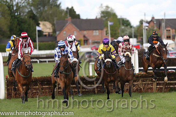05th Futuramic ( 4 , red and white stripes ) and R.C. Colgan - Trainer : Andrew Lynch - Owner : C.Jones