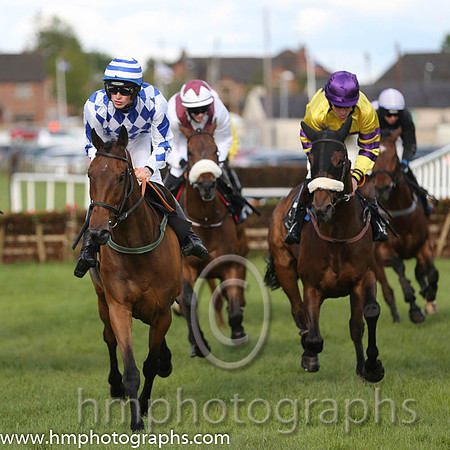 08th F Battling Boru ( 6 , blue, light blue diamonds ) and D.E. Mullins - Trainer : Anthony Mullins - Owner : Shoot A Hoop Syndicate