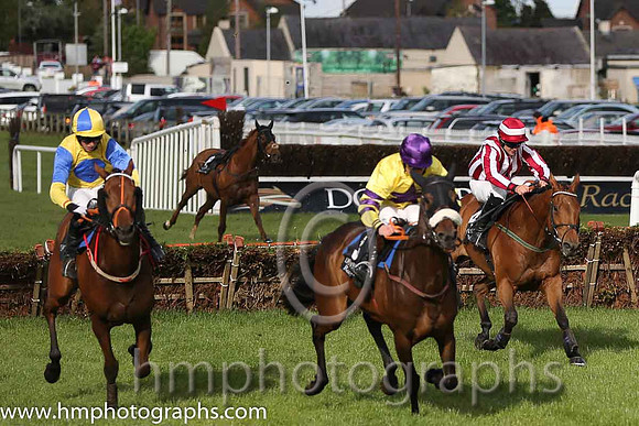 04th Some Drama ( 5 , yellow, blue disc ) and C.D. Maxwell (3) - Trainer : Dermot Anthony McLoughlin - Owner : Mrs Anne McDonnell