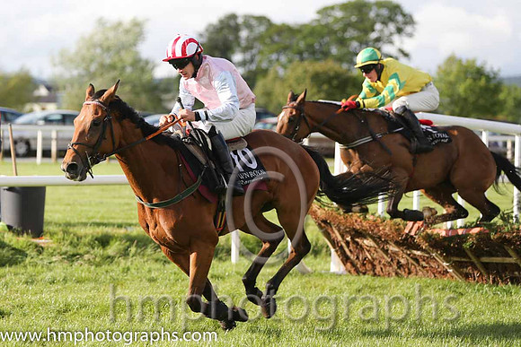 08th Encore Une Annee (GB) ( 10 , pink. Light blue sleeves ) and R.C. Colgan - Trainer : Peter Maher - Owner : D.W.J.Veitch