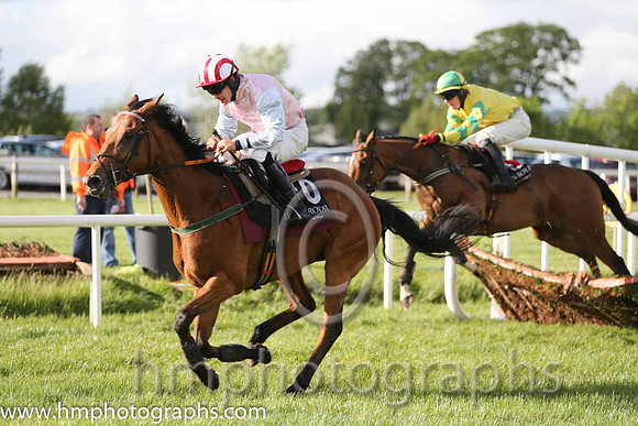 08th Encore Une Annee (GB) ( 10 , pink. Light blue sleeves ) and R.C. Colgan - Trainer : Peter Maher - Owner : D.W.J.Veitch