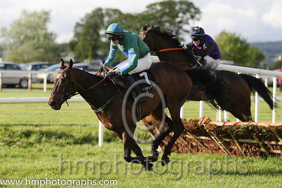 13th Wee Gaza ( 7 , dark gren, blue star ) and L.A. McKenna (7) - Trainer : I. R. Ferguson - Owner : J P Porter