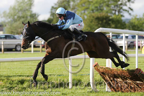 18th Uncredible ( 6 , light blur , dark blue qtrd ) and P. Carberry - Trainer : Conor O'Dwyer - Owner : Owen Curtin
