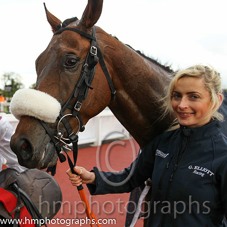 01st Eshtiaal (USA) ( 10 , white, red chevron ) and J.W. Kennedy (7) - Trainer : Gordon Elliott - Owner : W. Salthouse/Mark McKay