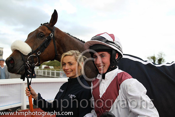 01st Eshtiaal (USA) ( 10 , white, red chevron ) and J.W. Kennedy (7) - Trainer : Gordon Elliott - Owner : W. Salthouse/Mark McKay
