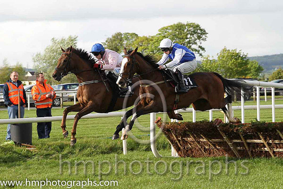 11th Miss Nina ( 11 , blue, light blue seams ) and S.J. Crimin (7) - Trainer : Patrick Downey - Owner : Hackaye Syndicate