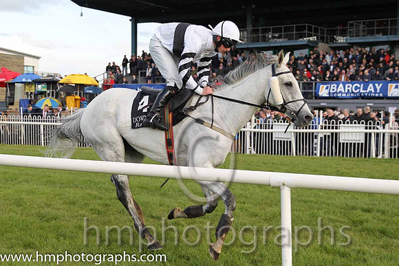08th Springfield Grey ( 4 , white, black hoop ) and S.J. Crimin (7) - Trainer : Thomas G.Walsh - Owner : Loft Syndicate