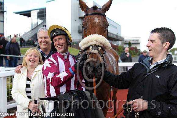 01st Medinah Gold ( 8 , red and white stripes ) and R.M. Power - Trainer : Peter Fahey - Owner : Festival Dreamers Syndicate