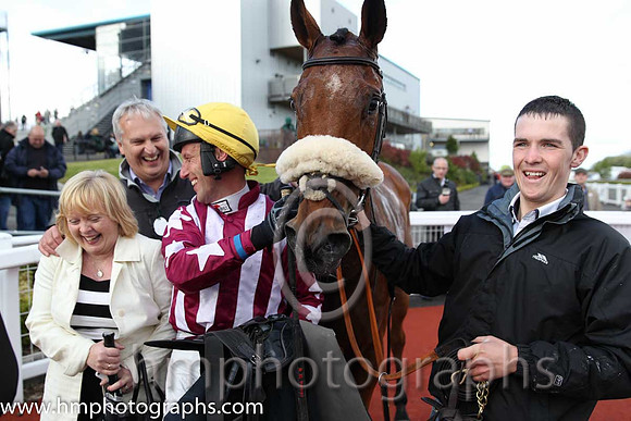 01st Medinah Gold ( 8 , red and white stripes ) and R.M. Power - Trainer : Peter Fahey - Owner : Festival Dreamers Syndicate