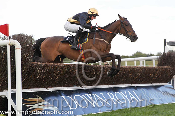 05th Waltz Legend ( 7 , black, yellow sash ) and C.D. Maxwell (3) - Trainer : Liam Lennon - Owner : Niall Delany