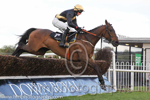 05th Waltz Legend ( 7 , black, yellow sash ) and C.D. Maxwell (3) - Trainer : Liam Lennon - Owner : Niall Delany