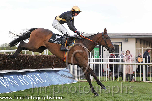 05th Waltz Legend ( 7 , black, yellow sash ) and C.D. Maxwell (3) - Trainer : Liam Lennon - Owner : Niall Delany