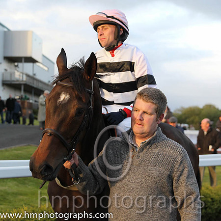 07th Zagnzig ( 12 , black and white hoops ) and N. Gault (7) - Trainer : W J Bryson - Owner : John Bryson