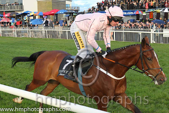 04th Leaving Las Vegas (GB) ( 7 , pink, black seams ) and J.J. King (5) - Trainer : Ms. Sandra Hughes - Owner : Layman Not Lawman Partnership