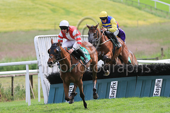 01st Shipwreck and A W Short 5 ( 13 , light blue and yellow hoops ) Trainer - C A McBratney , Owner - Templeburn Racing Syndicate