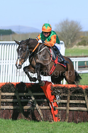 01st Papal Lodge and D F ORegan ( 6 , green, red star ) Trainer - Mrs D Foster , Owner - Justanidea Syndicate